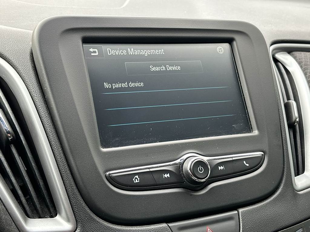 Thumbnail: 2017 Chevrolet Malibu - 17