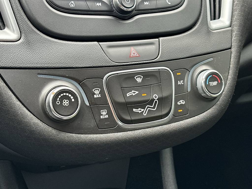 Thumbnail: 2017 Chevrolet Malibu - 23