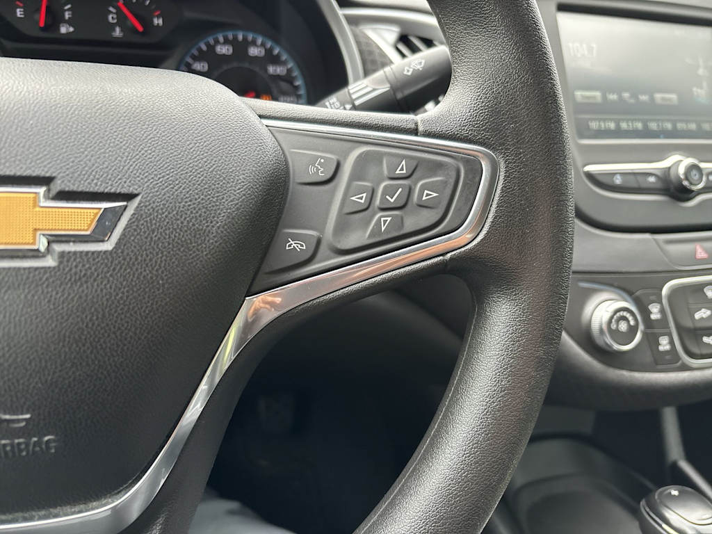 Thumbnail: 2017 Chevrolet Malibu - 14