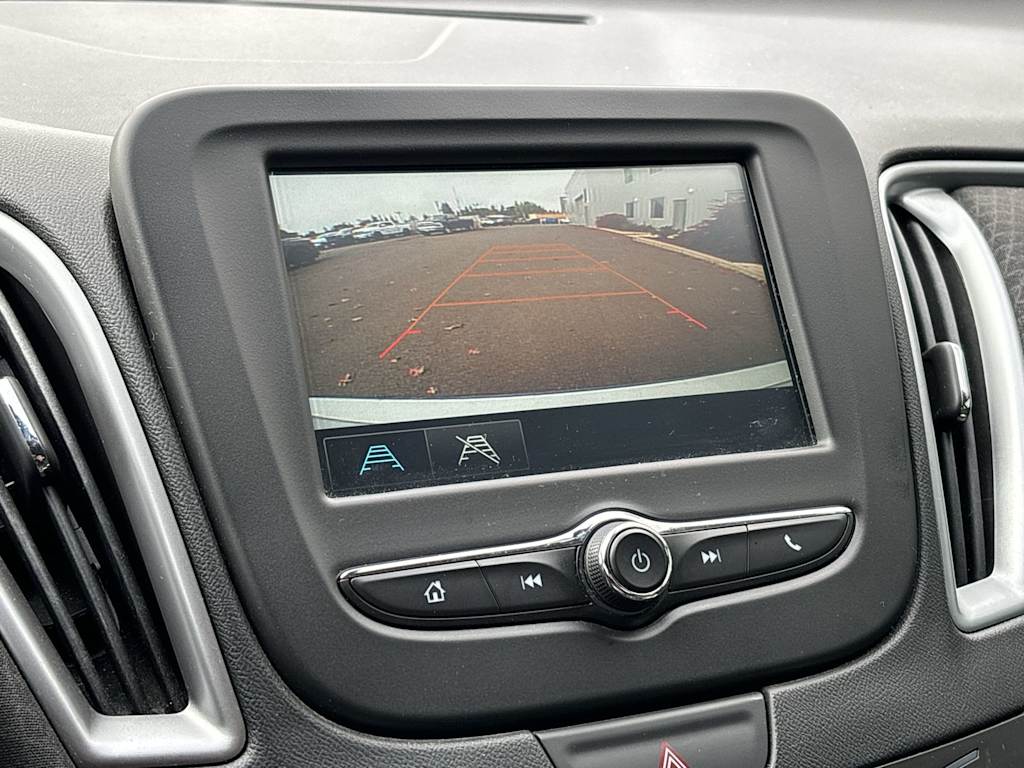 Thumbnail: 2017 Chevrolet Malibu - 22