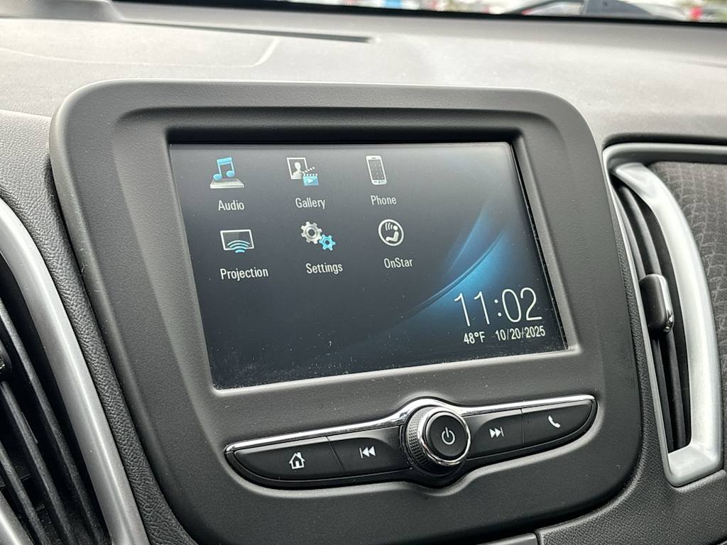 Thumbnail: 2017 Chevrolet Malibu - 16