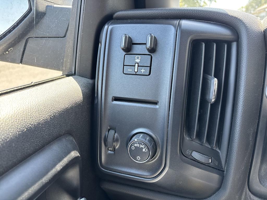 Thumbnail: 2017 Chevrolet Silverado 1500 - 23