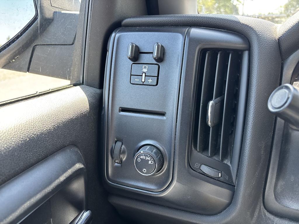 Thumbnail: 2017 Chevrolet Silverado 1500 - 13