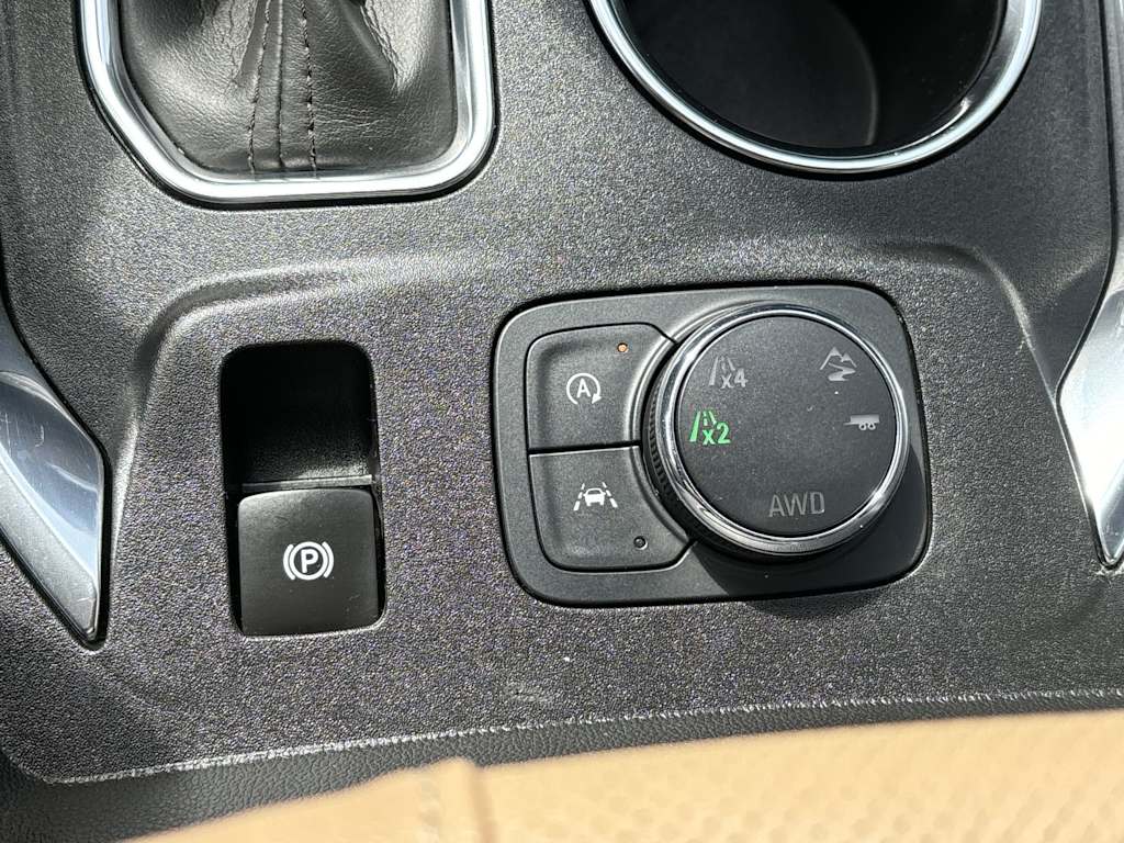 Thumbnail: 2023 Chevrolet Traverse - 28