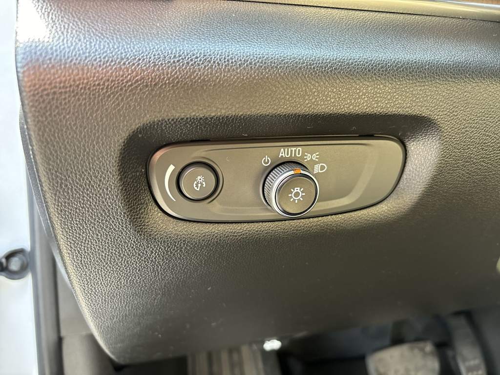 Thumbnail: 2023 Chevrolet Traverse - 13