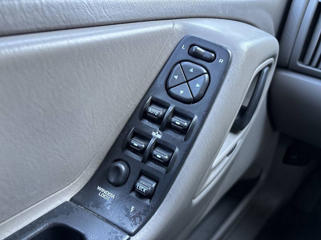 Thumbnail: 2003 Jeep Grand Cherokee - 18