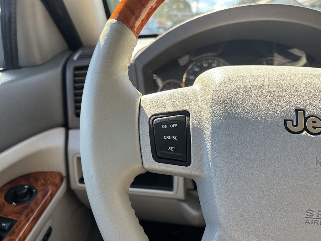 Thumbnail: 2006 Jeep Grand Cherokee - 17