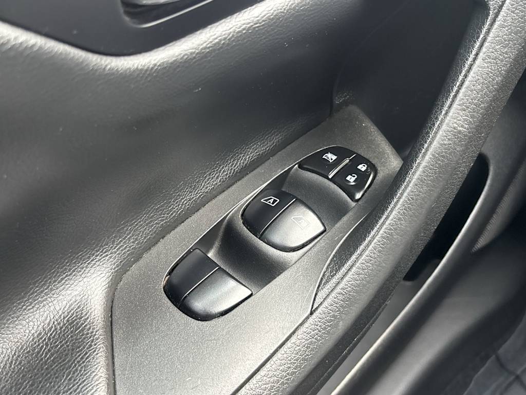 Thumbnail: 2016 Nissan Altima - 30