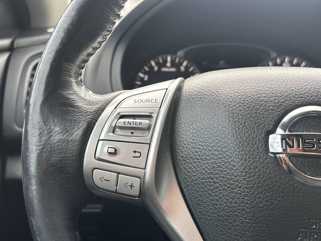 Thumbnail: 2016 Nissan Altima - 17