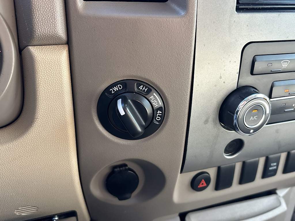 Thumbnail: 2009 Nissan Titan - 25