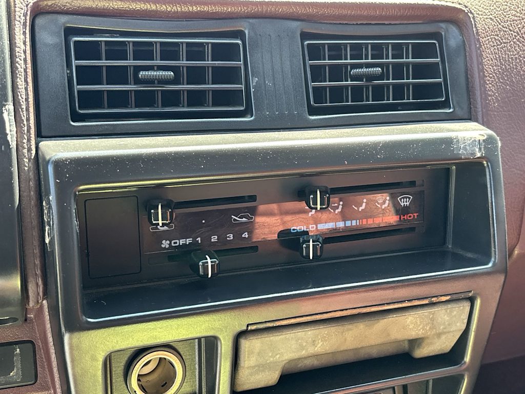 Thumbnail: 1993 Nissan Pickup - 15