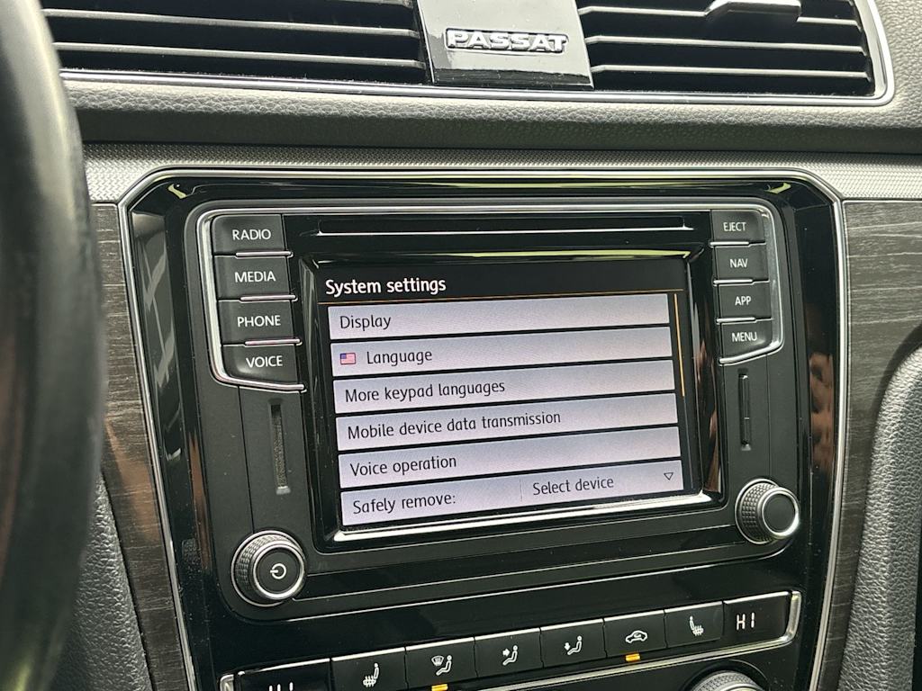 Thumbnail: 2018 Volkswagen Passat - 21