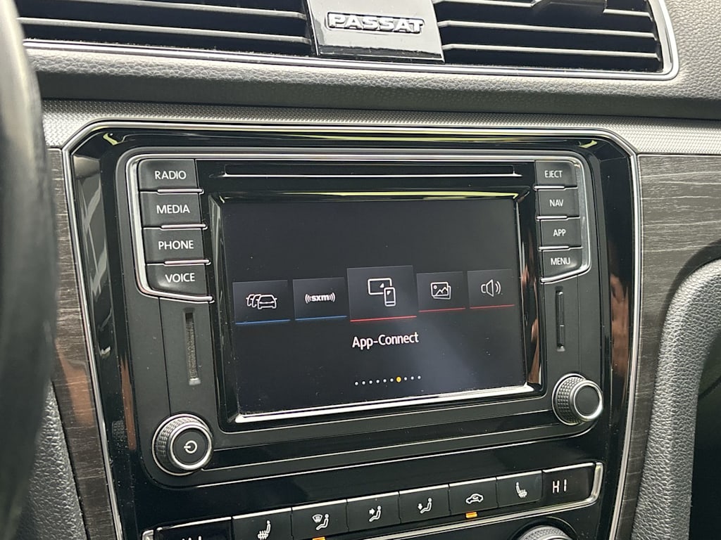 Thumbnail: 2018 Volkswagen Passat - 20