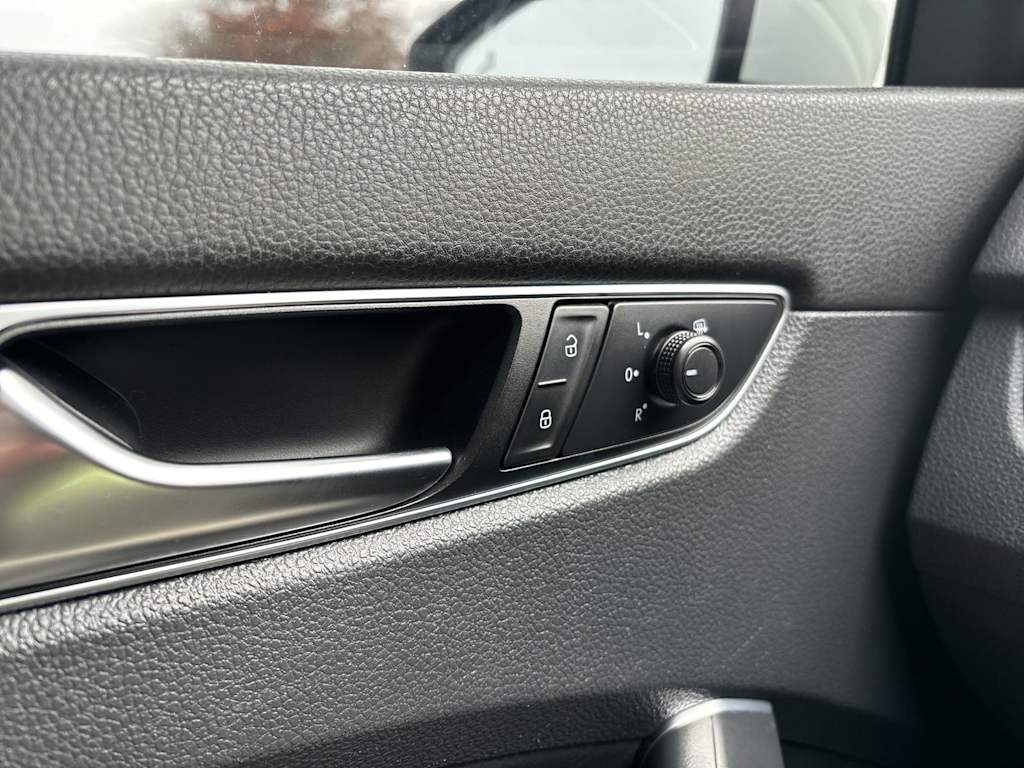 Thumbnail: 2018 Volkswagen Passat - 13