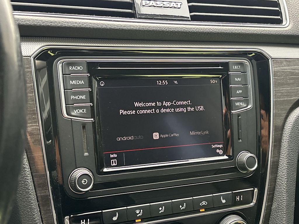 Thumbnail: 2018 Volkswagen Passat - 19