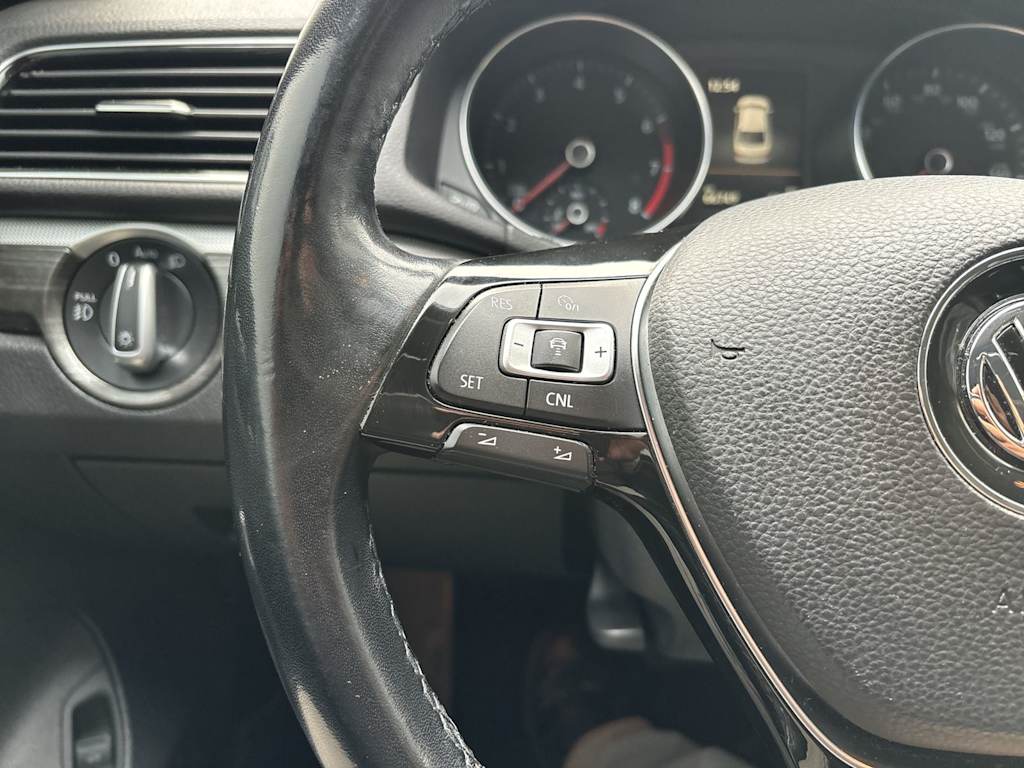 Thumbnail: 2018 Volkswagen Passat - 14