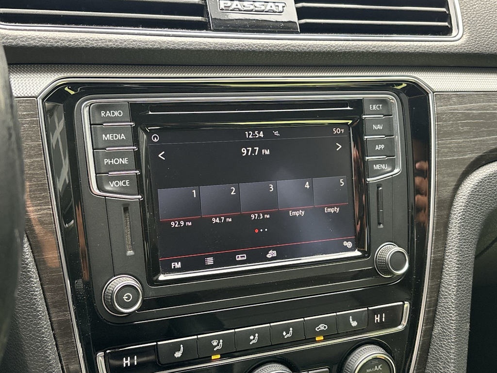 Thumbnail: 2018 Volkswagen Passat - 6