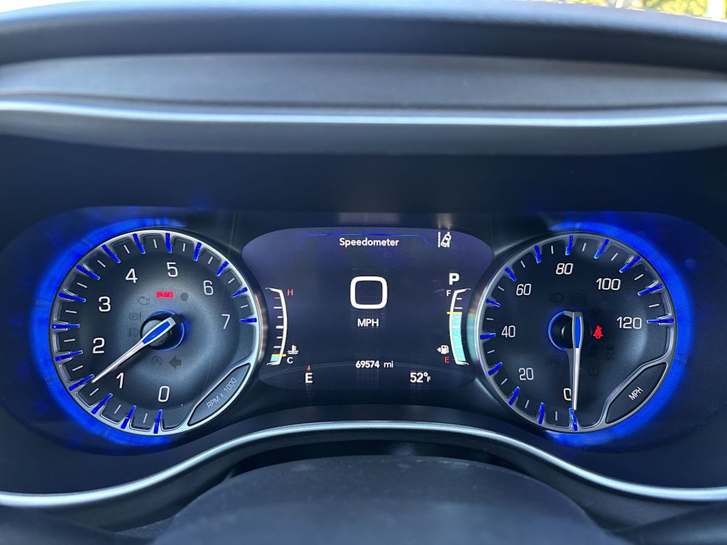 Thumbnail: 2023 Chrysler Pacifica - 9