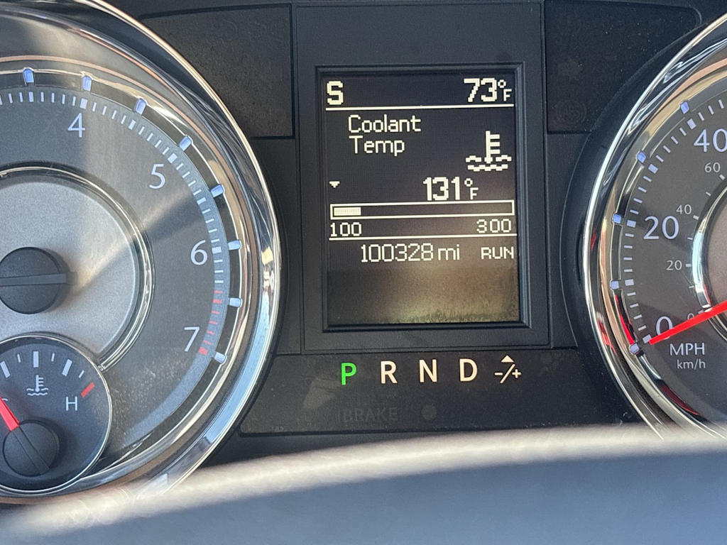 Thumbnail: 2015 Chrysler Town & Country - 30