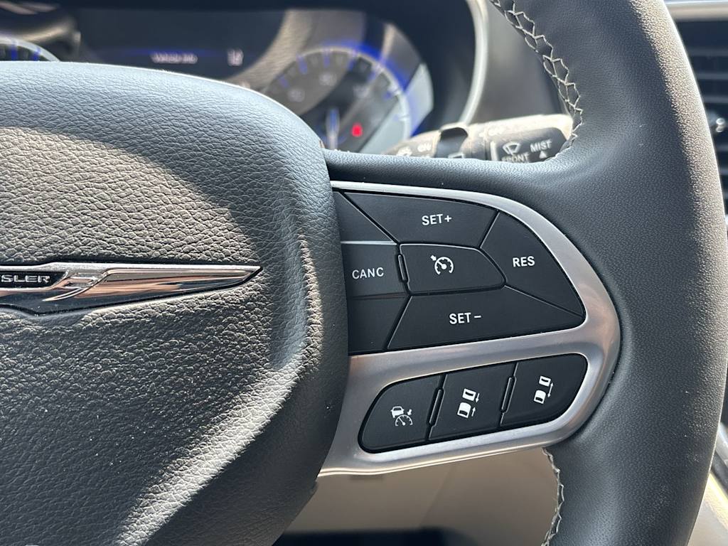 Thumbnail: 2023 Chrysler Pacifica - 12