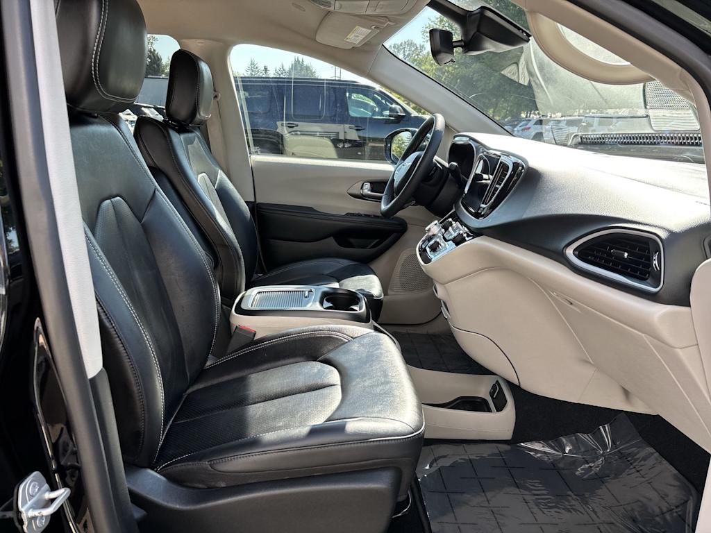 Thumbnail: 2024 Chrysler Pacifica - 6