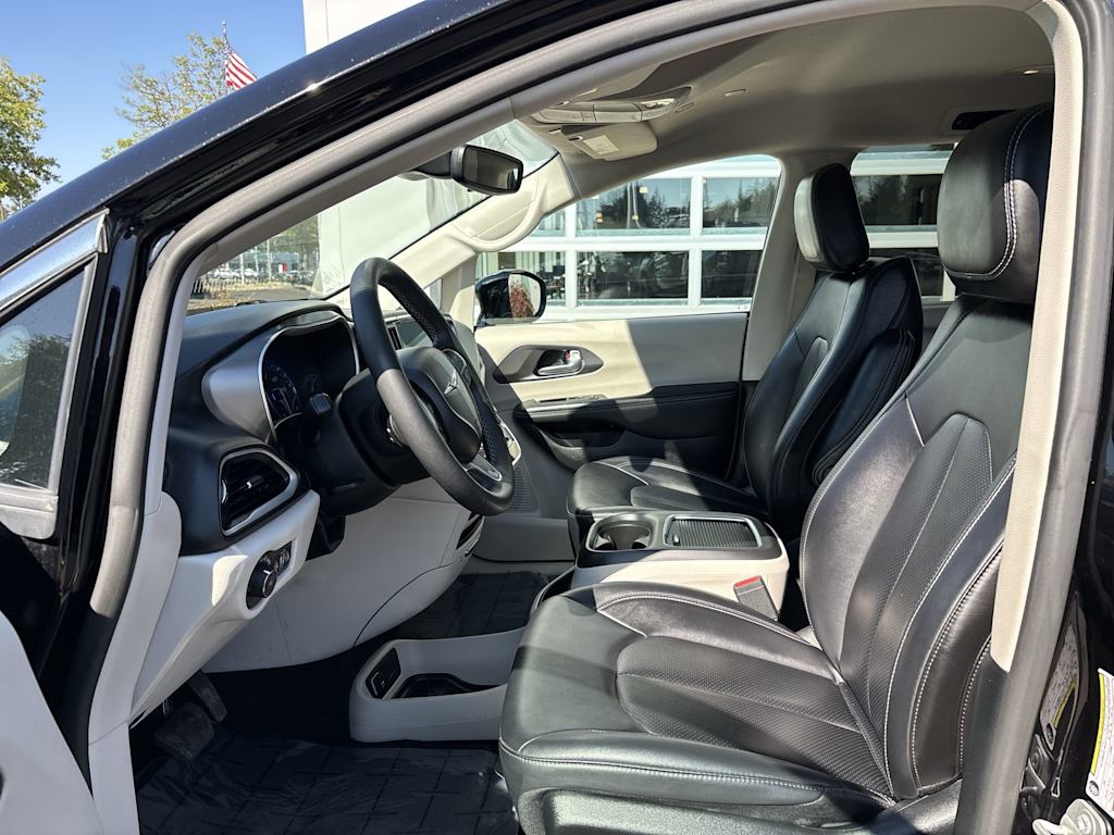 Thumbnail: 2024 Chrysler Pacifica - 7