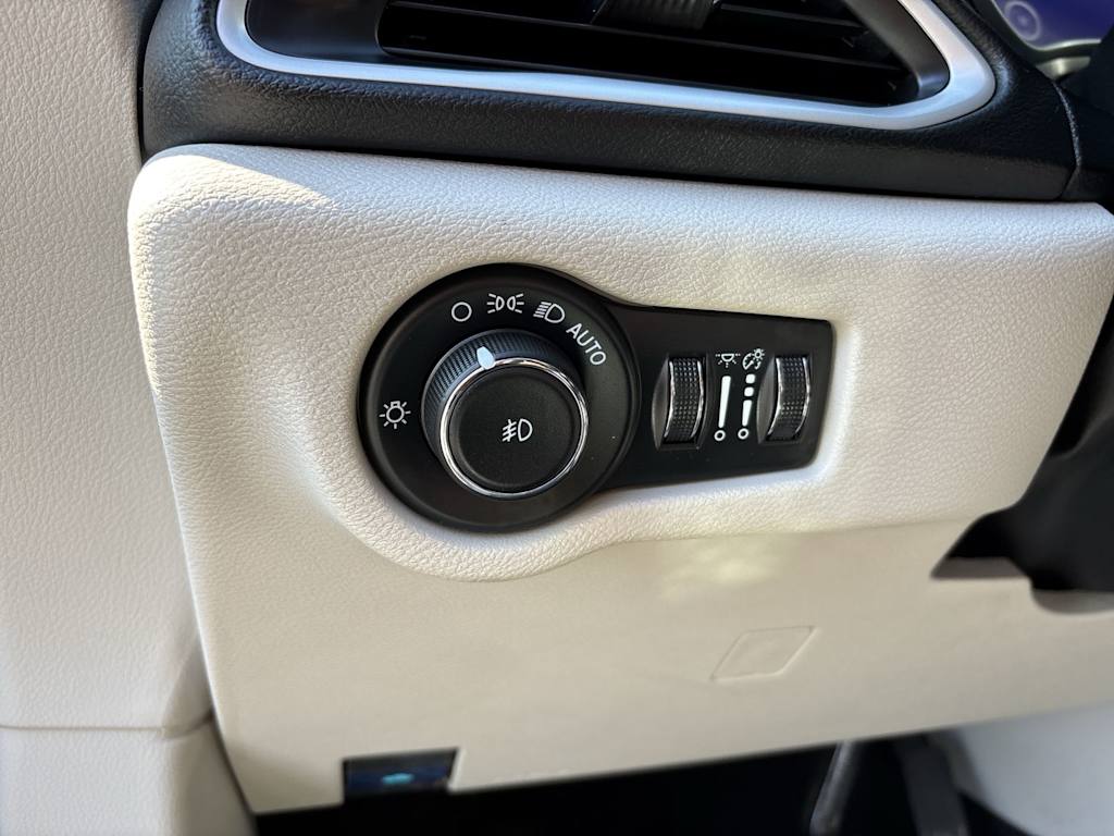 Thumbnail: 2024 Chrysler Pacifica - 13