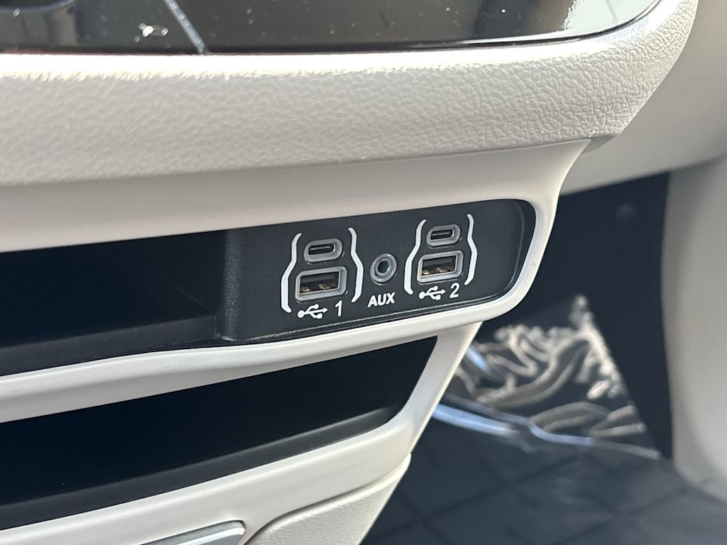 Thumbnail: 2024 Chrysler Pacifica - 25