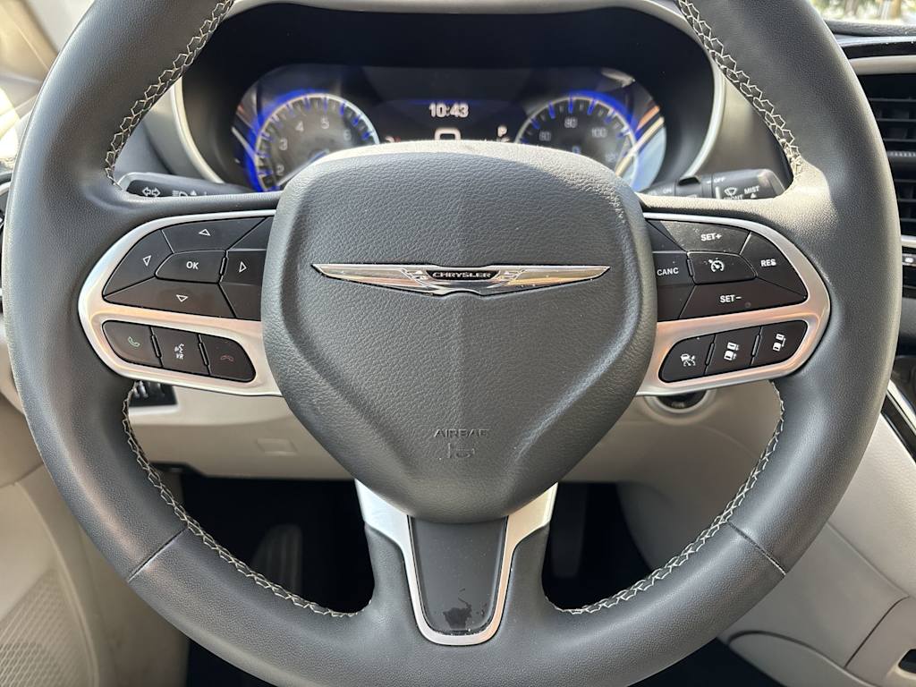 Thumbnail: 2023 Chrysler Pacifica - 12