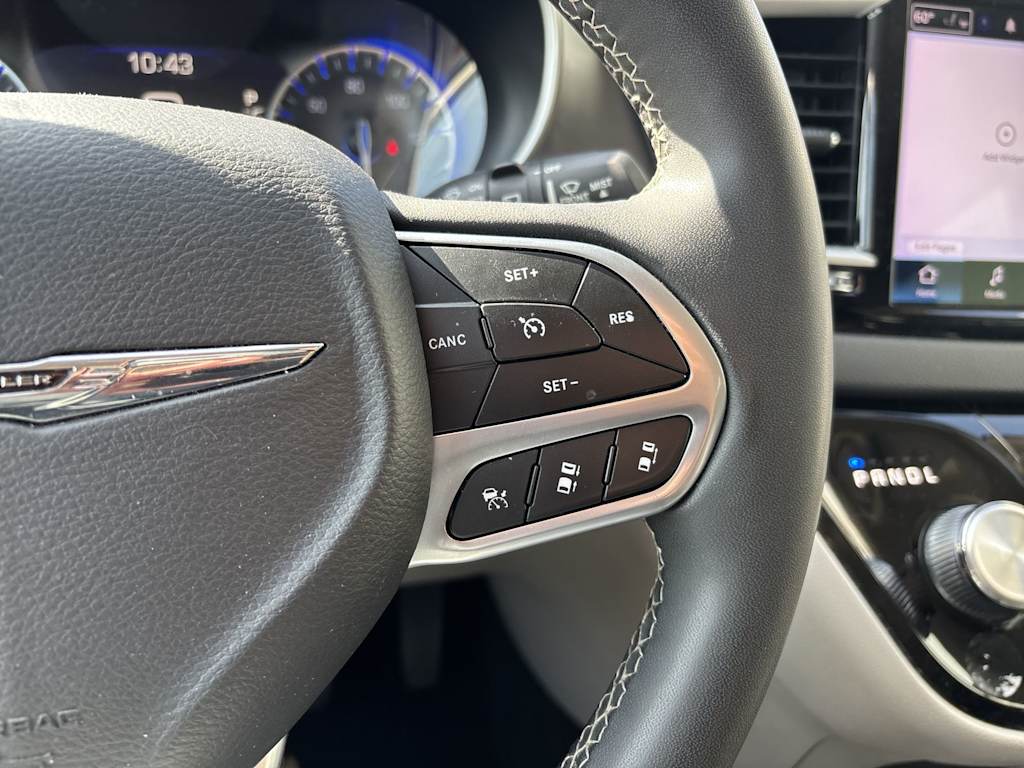 Thumbnail: 2023 Chrysler Pacifica - 14