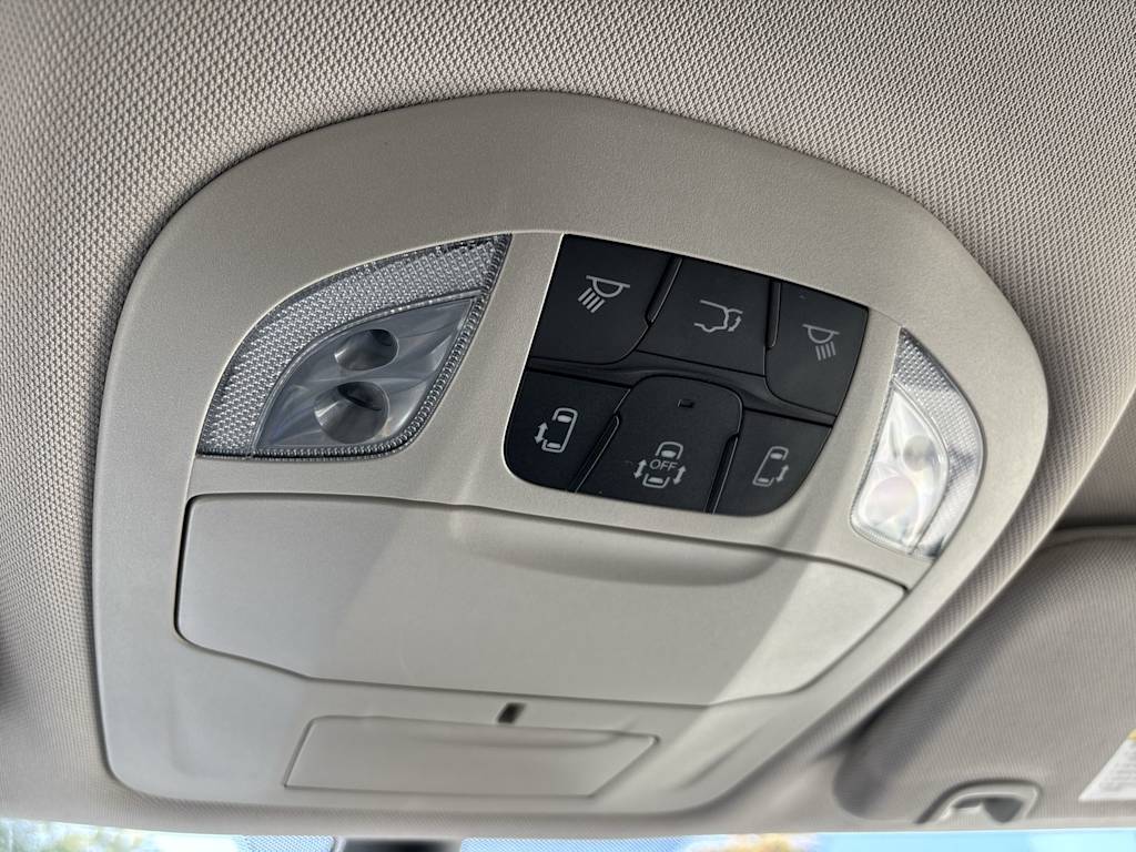 Thumbnail: 2023 Chrysler Pacifica - 21