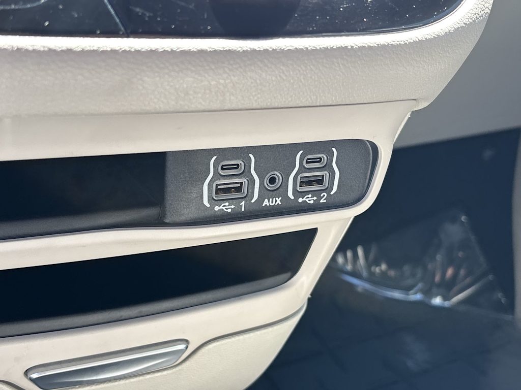 Thumbnail: 2024 Chrysler Pacifica - 23