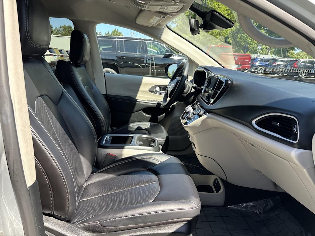 Thumbnail: 2024 Chrysler Pacifica - 6