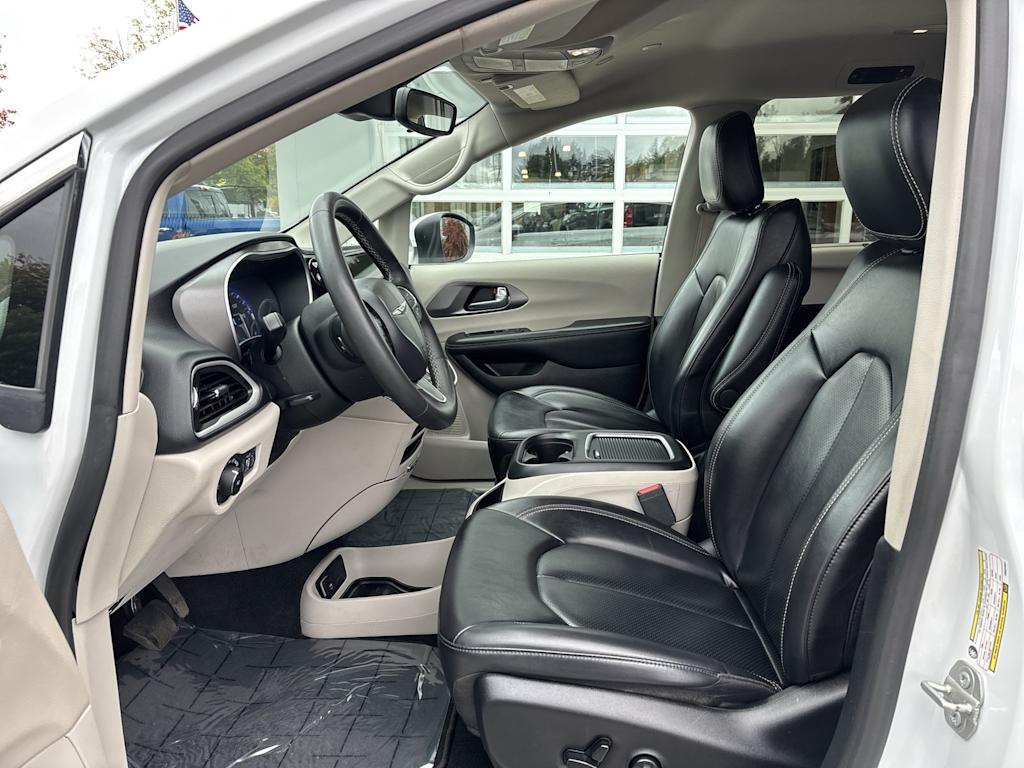 Thumbnail: 2023 Chrysler Pacifica - 7