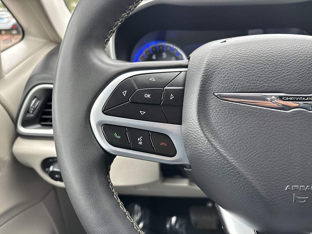 Thumbnail: 2023 Chrysler Pacifica - 16