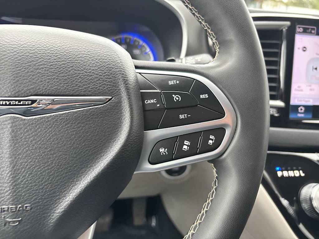 Thumbnail: 2023 Chrysler Pacifica - 17