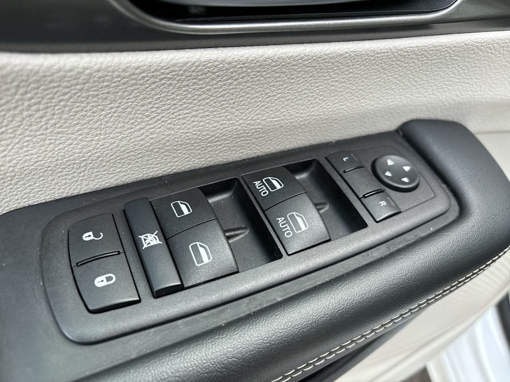 Thumbnail: 2024 Chrysler Pacifica - 11