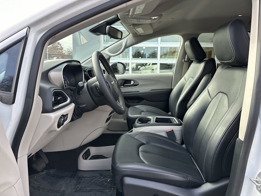 Thumbnail: 2024 Chrysler Pacifica - 6