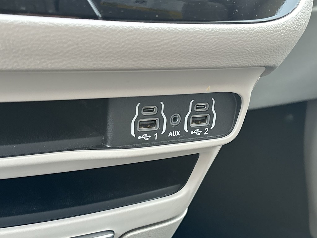 Thumbnail: 2024 Chrysler Pacifica - 24