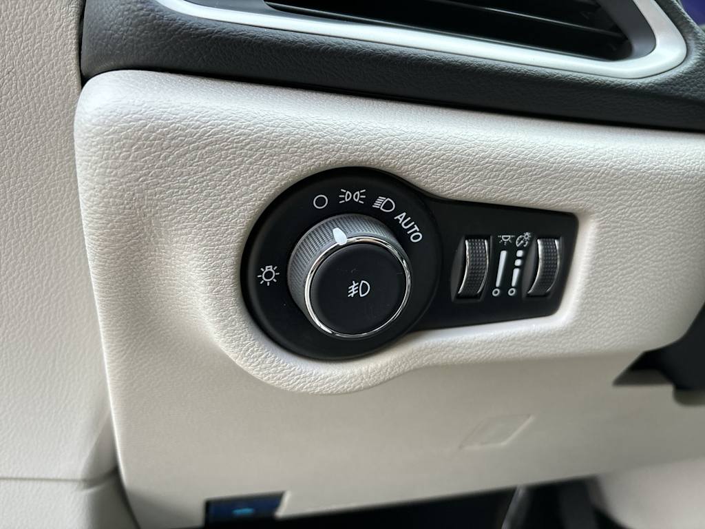 Thumbnail: 2024 Chrysler Pacifica - 12