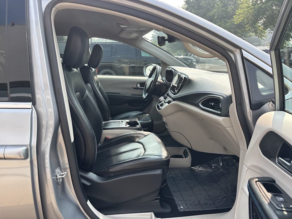 Thumbnail: 2021 Chrysler Pacifica - 6