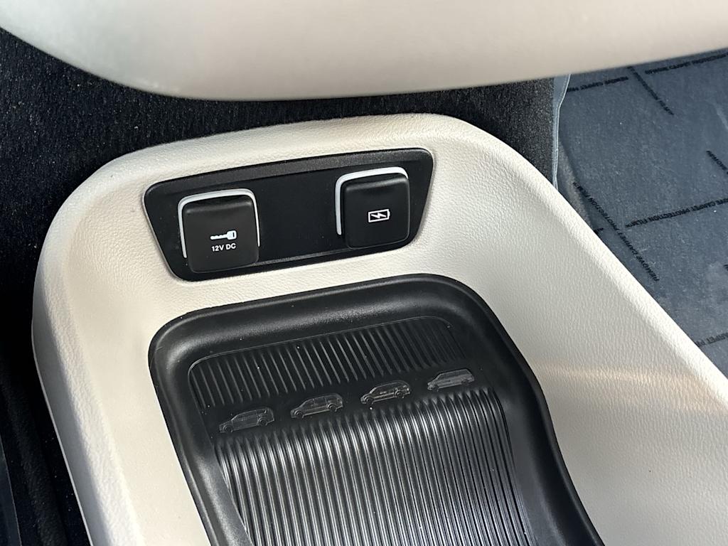Thumbnail: 2021 Chrysler Pacifica - 27