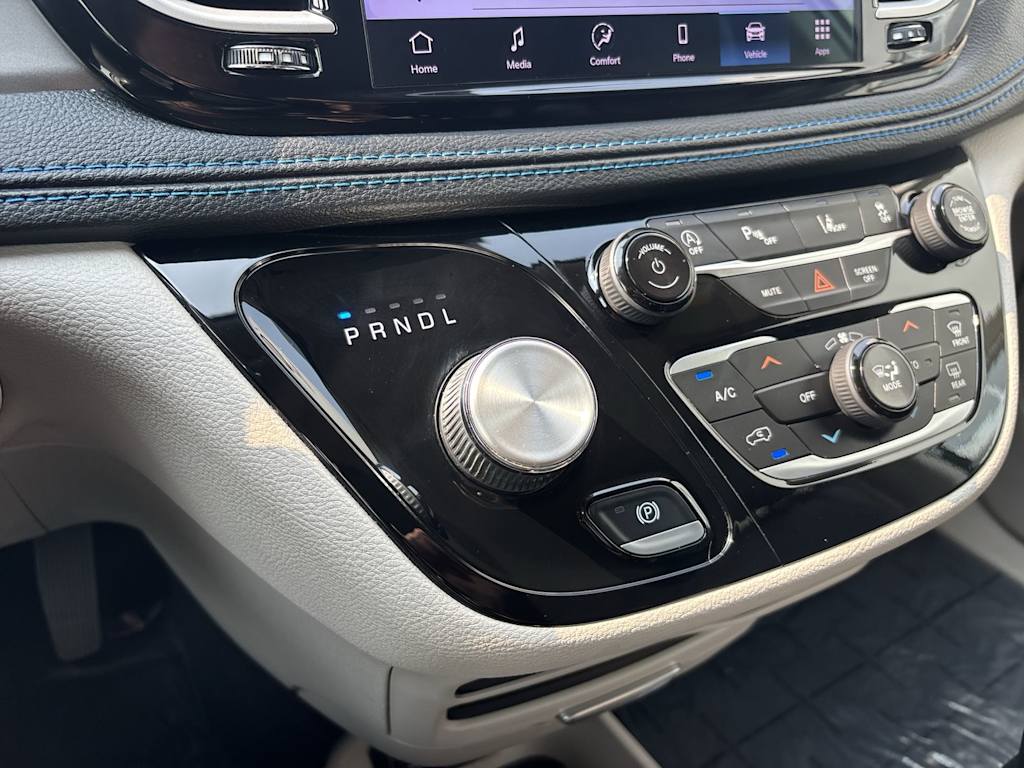 Thumbnail: 2021 Chrysler Pacifica - 24