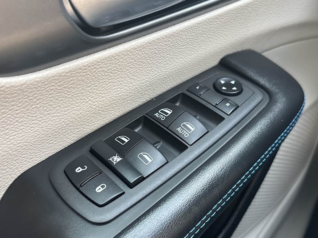 Thumbnail: 2021 Chrysler Pacifica - 30