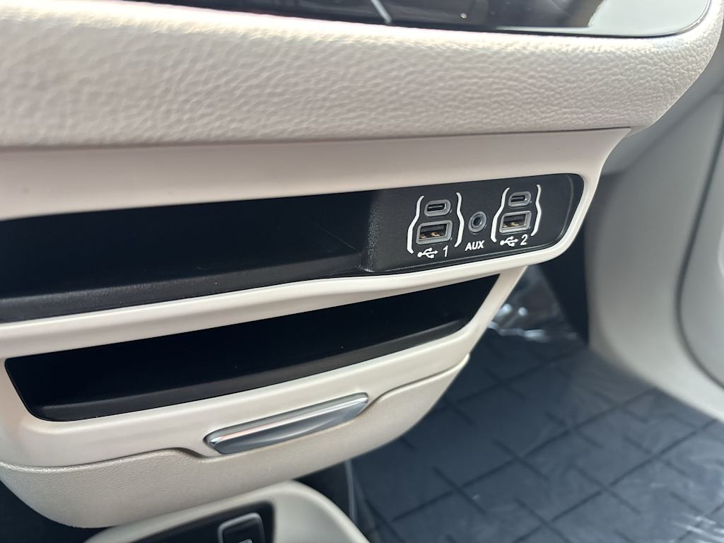 Thumbnail: 2021 Chrysler Pacifica - 26