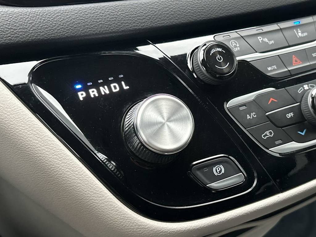 Thumbnail: 2024 Chrysler Pacifica - 24