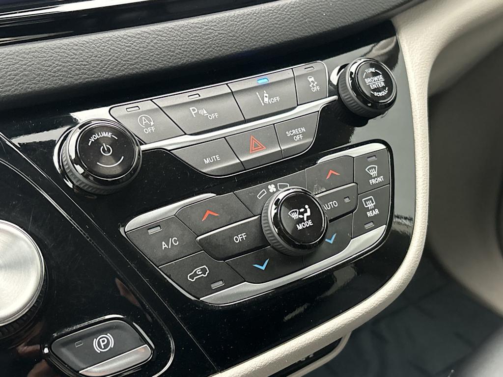 Thumbnail: 2024 Chrysler Pacifica - 25