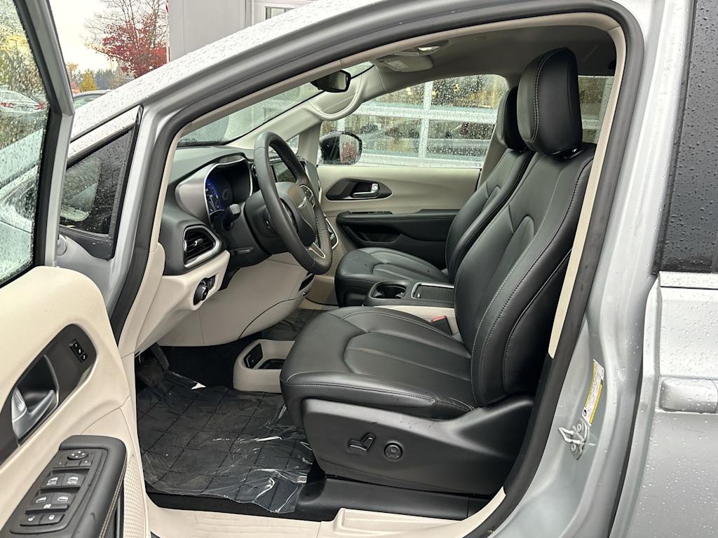 Thumbnail: 2024 Chrysler Pacifica - 6