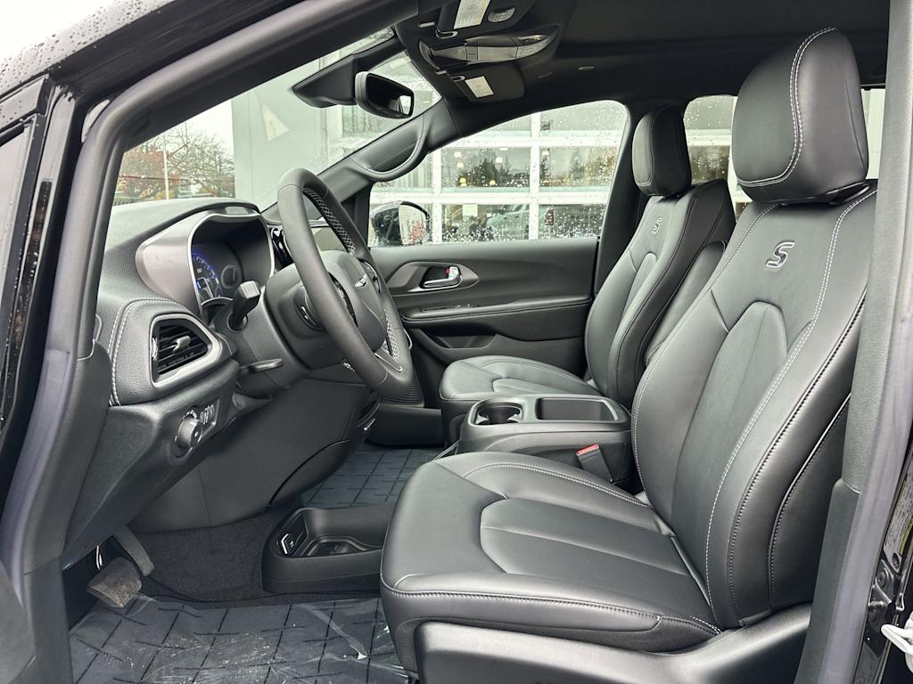2026 Chrysler Pacifica Select - Photo 8