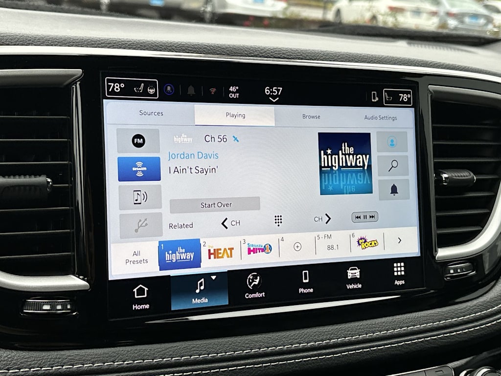 2026 Chrysler Pacifica Select - Photo 17